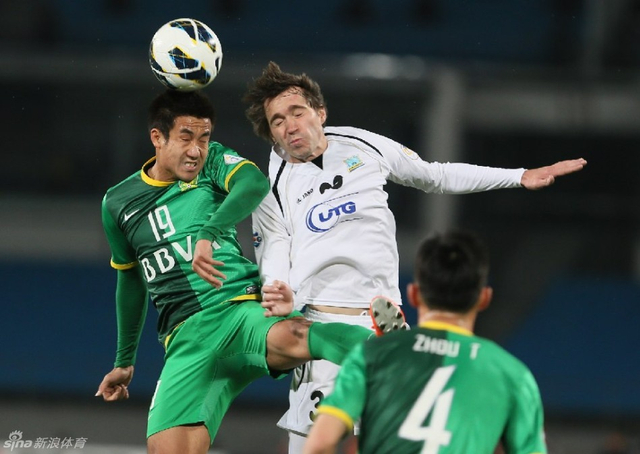 王晓龙与对方争顶