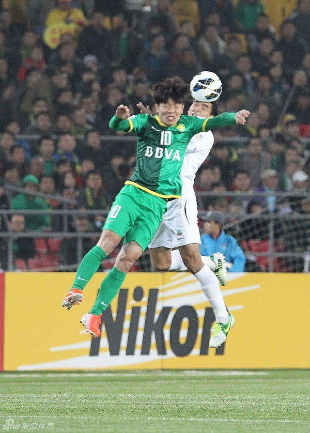 张稀哲与对手争顶