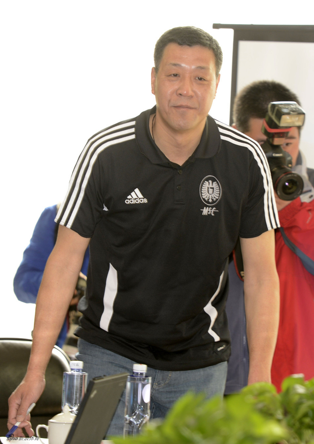 刘长城起身发言