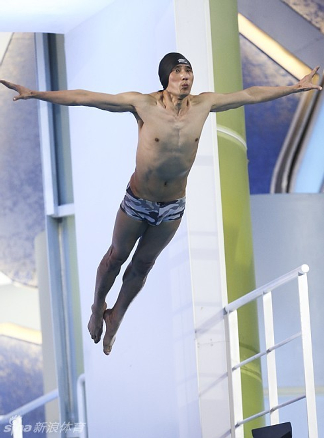 包小柏身材不错