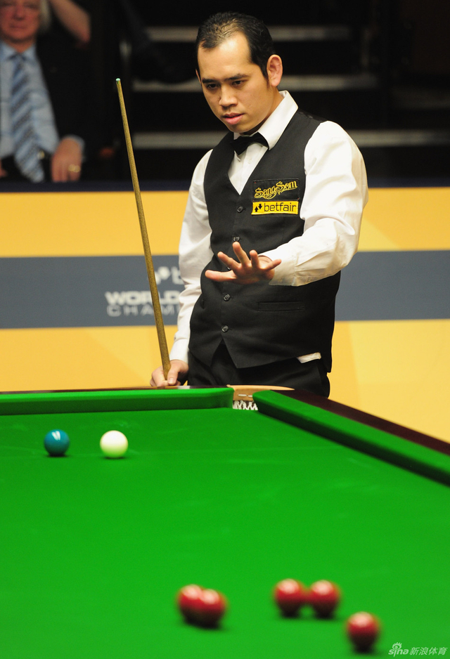 德差瓦挥手祈祷