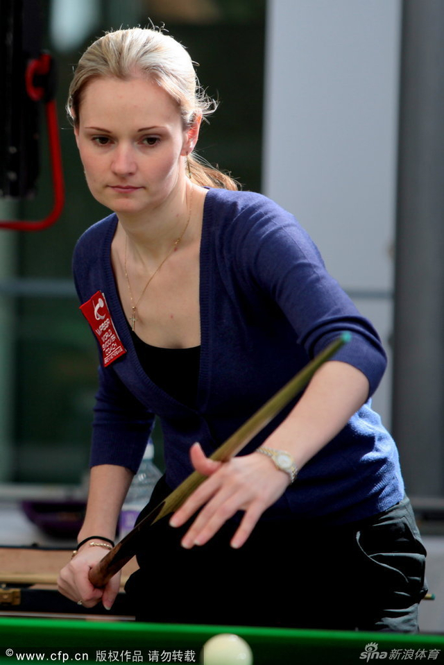 艾伦前妻娇羞一击