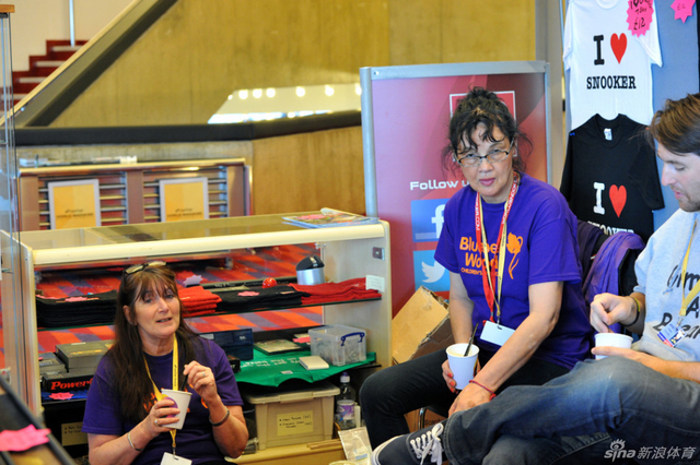 蓝铃花慈善活动