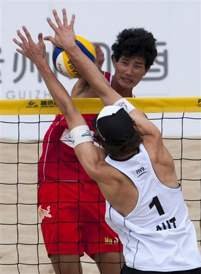 小将吴佳欣扣球