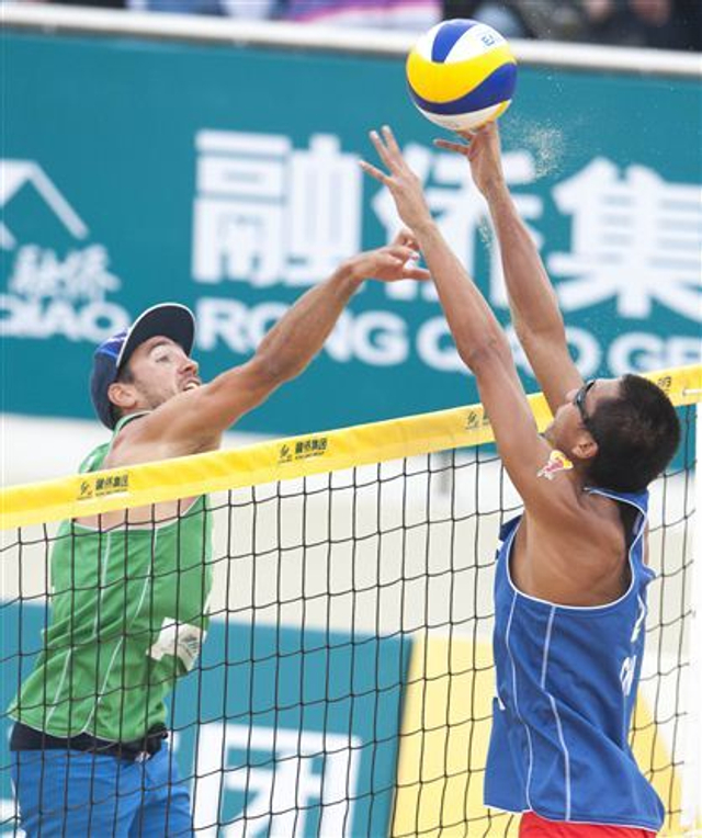 徐林胤与德国队员网上争球