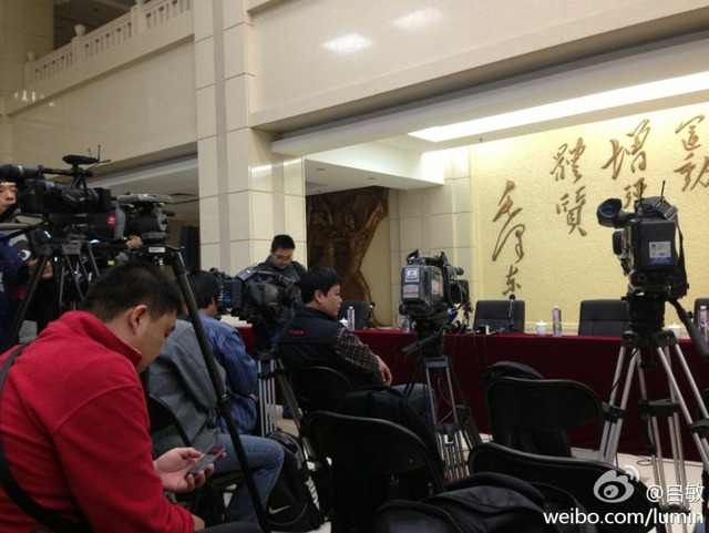 记者抢占有利地形