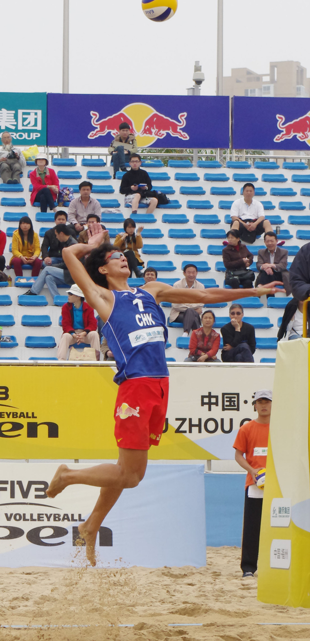 小将吴佳欣强攻扣杀