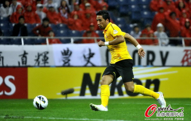 巴里奥斯门前轻松推射