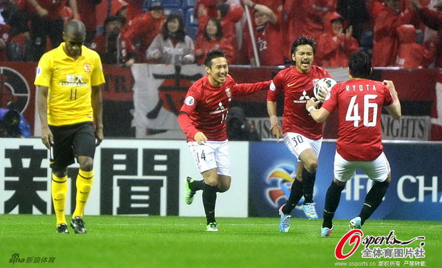 一边落寞一边欢呼