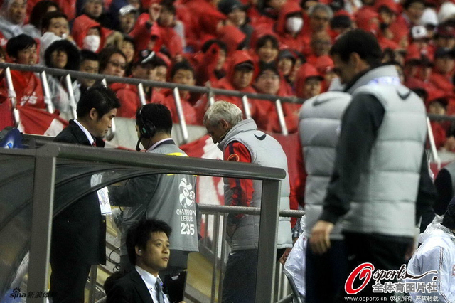 里皮走向球员通道