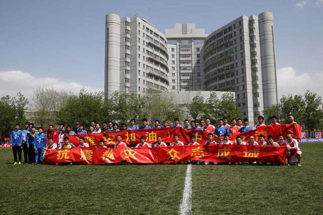 双方合影祝福雅安