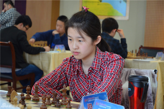 倪诗群清秀外表