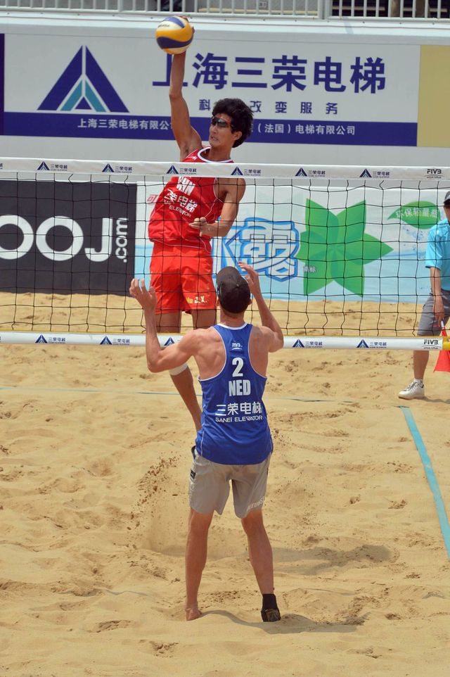 吴佳欣强攻扣球