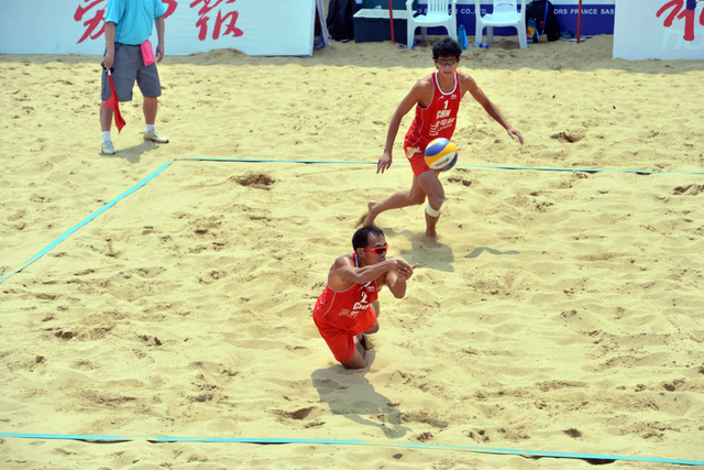 吴鹏根倒地起球