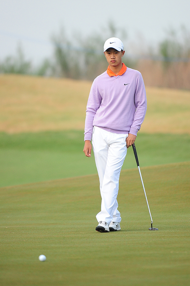 叶沃诚等待推杆