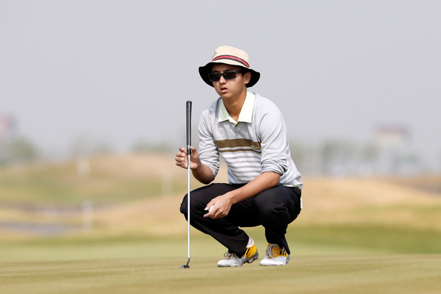 窦泽成戴着渔夫帽