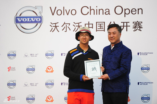 窦泽成获荣高棠奖