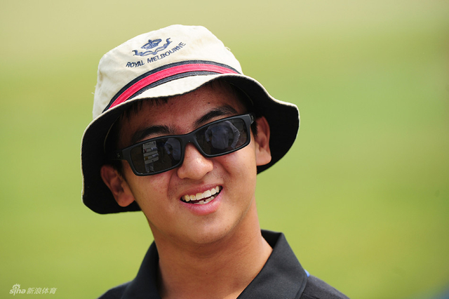 窦泽成完赛喜笑颜开