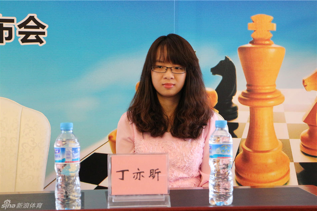 丁亦昕出席新闻发布会