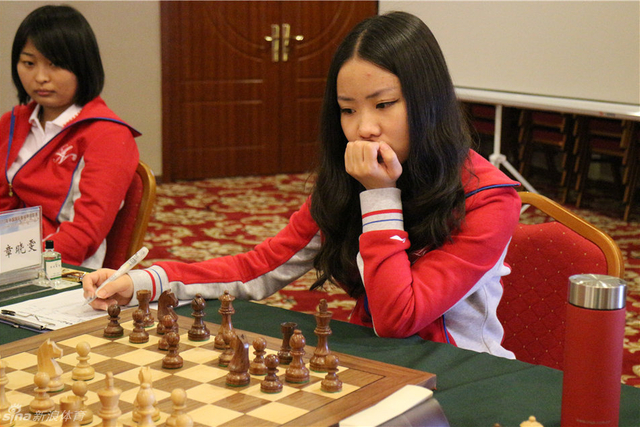 章晓雯全神贯注