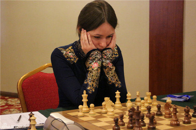 玛丽亚穆兹丘克静静思考