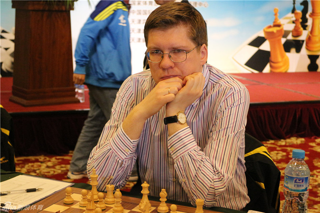 马拉霍夫眉头紧锁