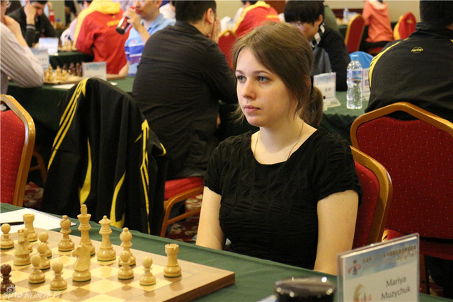 美女外援若有所思