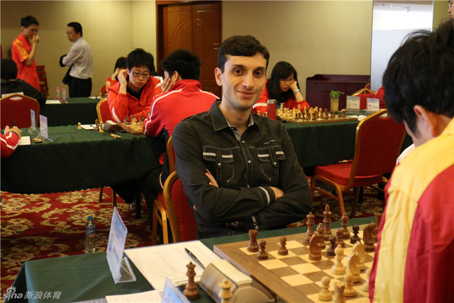 外援乔巴瓦面带笑容