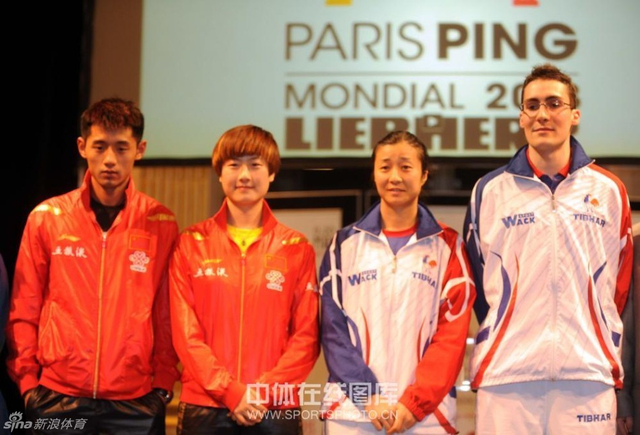 张继科丁宁合影留念