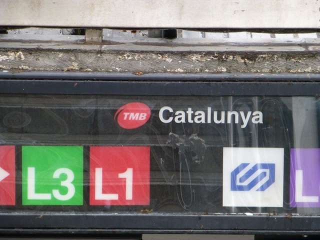 加泰罗尼亚广场的地铁站