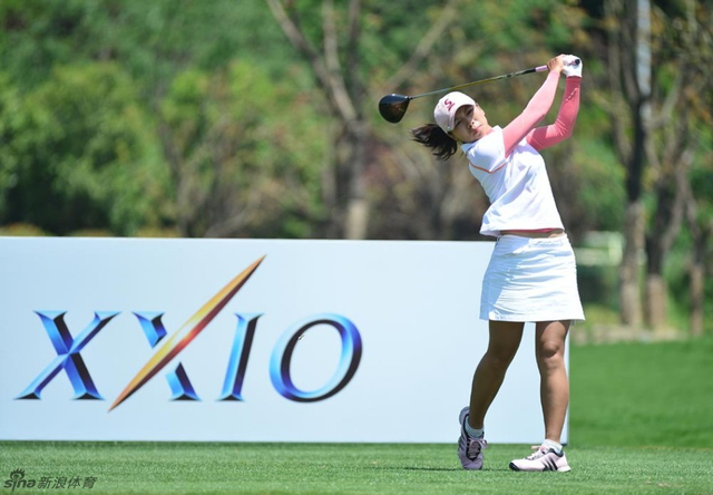 尚林艳发辫飞扬