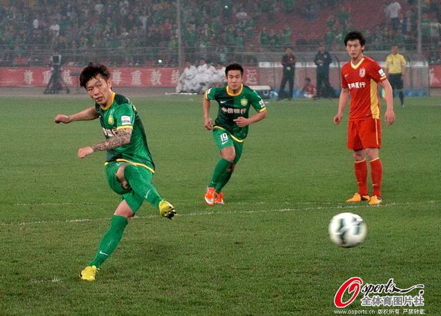 张稀哲点球一蹴而就