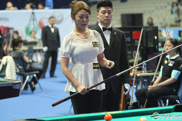 金佳映丰腴身材