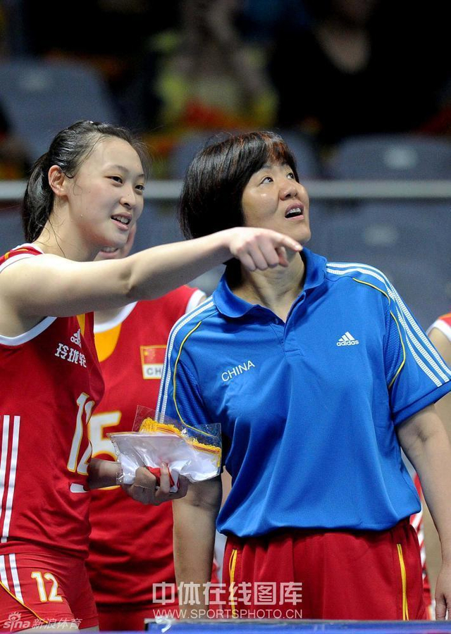 惠若琪与郎平交谈