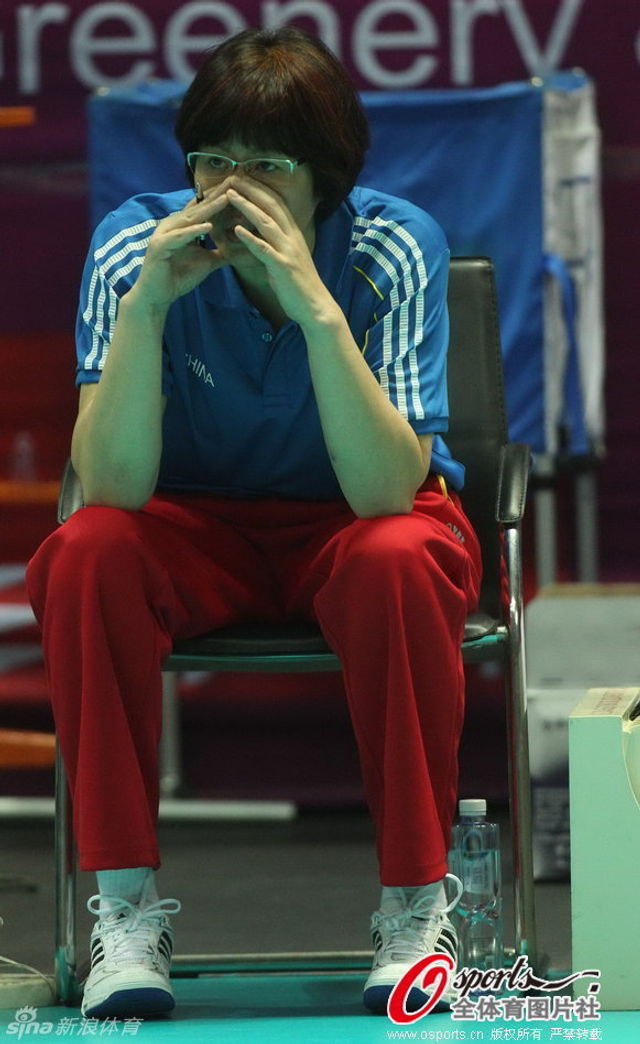 郎平大声提醒队员