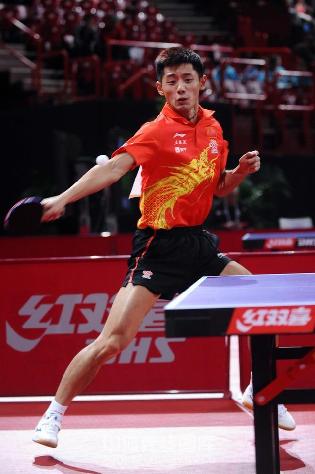 张继科正手回球