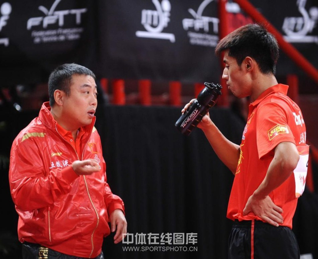 刘国梁指点张继科