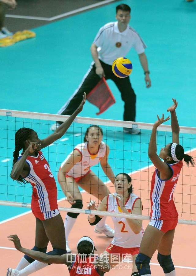 古巴队组织进攻