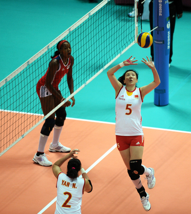 沈静思在比赛中传球