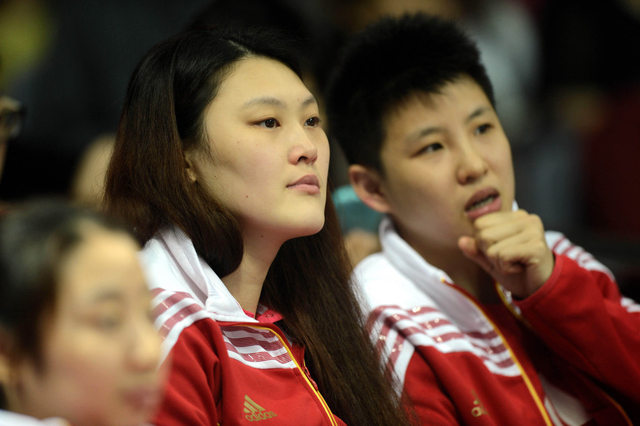 大梅看比赛也十分投入