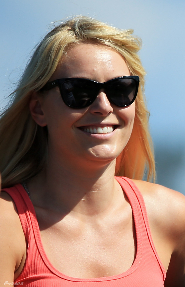 伍兹女友喜笑颜开