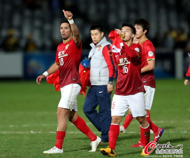 巴里奥斯庆祝胜利