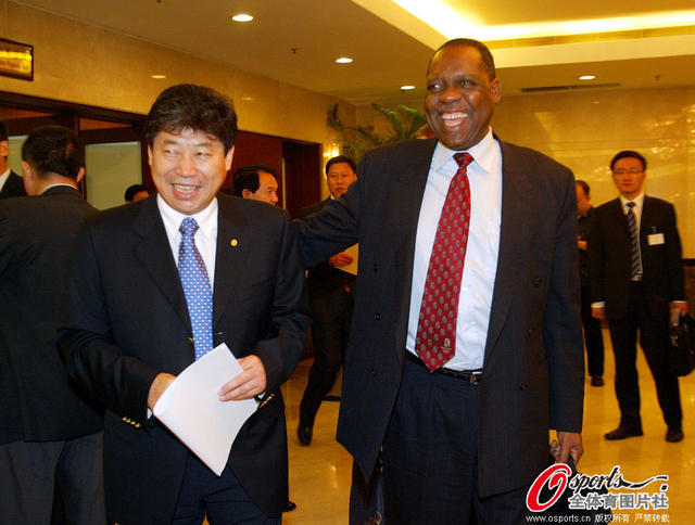 06年张吉龙带领FIFA副主席考察奥运场馆