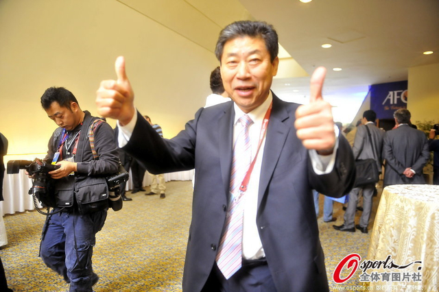 11年哈曼被停职后张吉龙代理主持亚足联