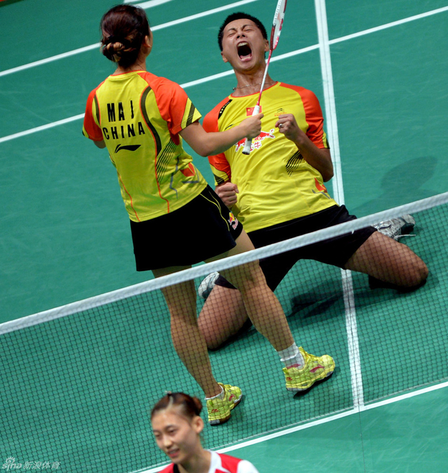 徐晨跪地怒吼庆祝