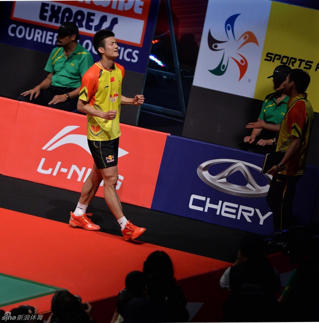 谌龙与教练庆祝