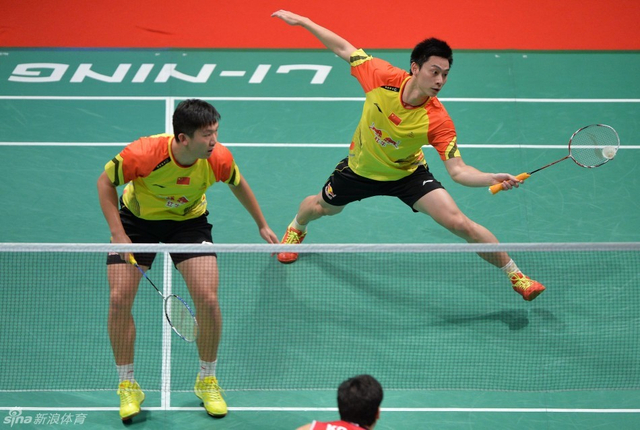 国羽子龙配合默契