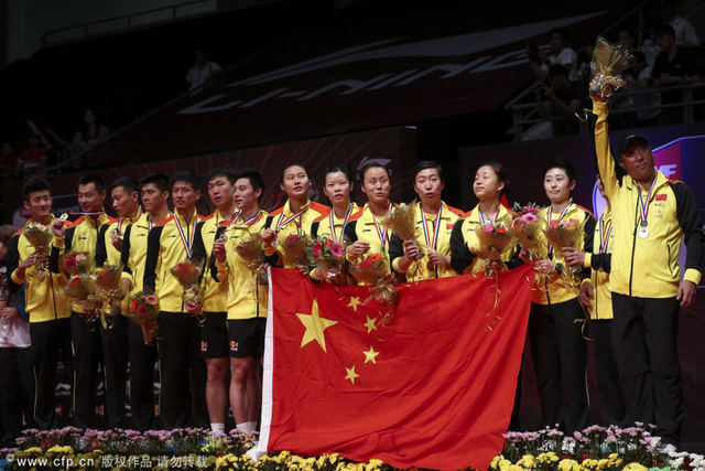 颁奖台接受欢呼