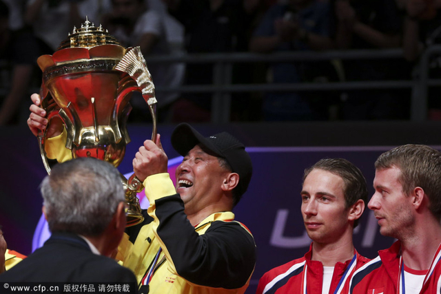 李永波举杯遭围观