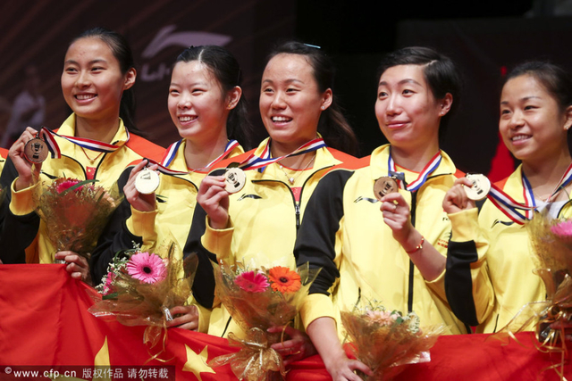 女队5金花展示金牌